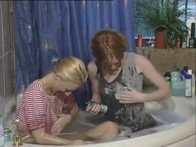 Bath Time Toy Fun From Two Brit Girls - hotmovs.com - Britain