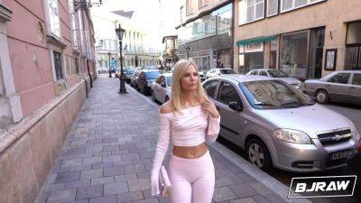 Candee Licious, the blonde babe with a sweet mouth, gets a hard deep throat from Romeo Mancini - sexu.com