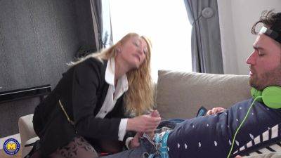 Older French Lady Gets Fucked In The Ass - MatureNl - hotmovs.com - France