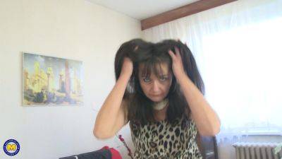 Hairy Mature Housewife Playing With Herself - MatureNL - hotmovs.com