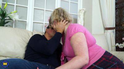 British Chubby Mature Lady Loves Fucking And Sucking Cock - MatureNl - hotmovs.com - Britain