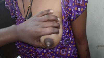 He Took His Stepsister-in-law To The Terrace And Took Milk Out Of Her Big Chest And Romanced Flowers - desi-porntube.com - India