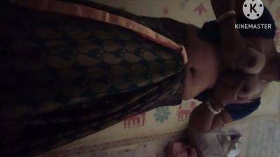 Devar Bhabhi - Hot Sexy Kitu Bhabhi Showed Her Breasts To Her Lover And Made Him Drink Her Pussy Juice With Devar Bhabhi - desi-porntube.com - India