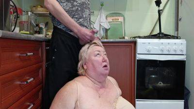 Dick Jerking In The Kitchen And Hot Cum In Stepmoms Mouth - hclips.com - Russia