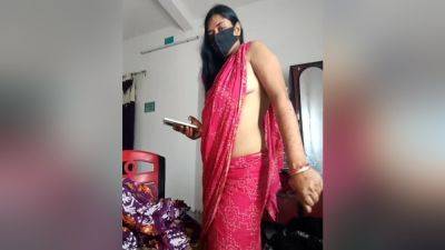 Indian Desi Beautiful Bhabi First Appearance On Cam - desi-porntube.com - India