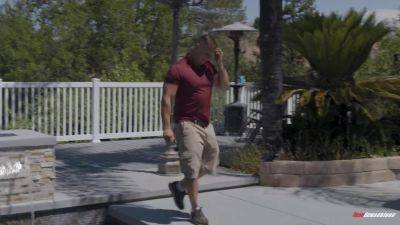 Cheating Spicy Content Creator Avery Black Goes Viral - hotmovs.com