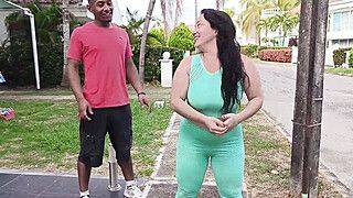 Anita and her personal trainer show us how to do some really hot workouts. - ah-me.com