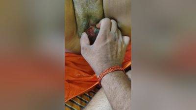 Pusssy Rubber In Deshi Bhabhi - desi-porntube.com - India