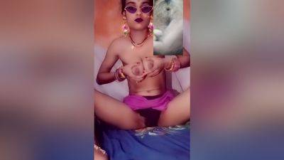 Beautiful Girl Sex Chating With Her Husbands Friend On Video Call - desi-porntube.com - India