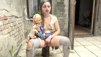 Horror Foursome In Backyard With Stepdaughter And Stepmother - videomanysex.com