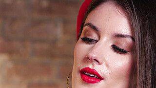 Beautiful MILF exposed her hot body - ah-me.com