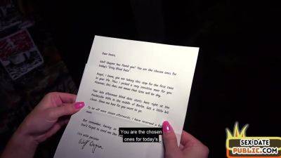 Blonde cougar loves giving a head - hotmovs.com