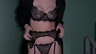 Приехала голая к парню, но потрахалсь в подъезде с соседом - ah-me.com