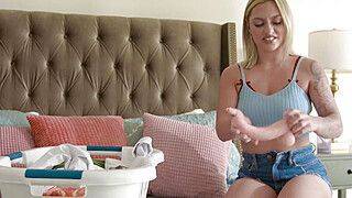 Guy walks in on roommate dildoing pussy - ah-me.com