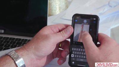 Teen stepdaughter showing her stepdad she can squirt too - hotmovs.com