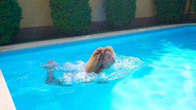 4on1 DAP WITH PEE! Perfect babe Rebeca Villar gets a lot of urina - hotmovs.com