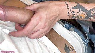 I caught my roommate jerking off in my room! - ah-me.com