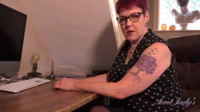 POV : Seducing Your Boss Babe Layla Bird - hotmovs.com