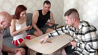 «Я проиграла в карты» — парни трахнули толпой и пустили по кругу во все дырки - ah-me.com
