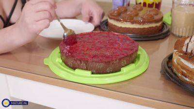 Foodfetish Cougar Foodplay With Toyboy - hotmovs.com