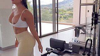 Duncan Saint - Insane bubble butt girl at the gym - ah-me.com