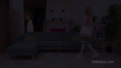 6on1 WET DAP! Blonde slut Vivian Lola gets a mouthful of piss - hotmovs.com