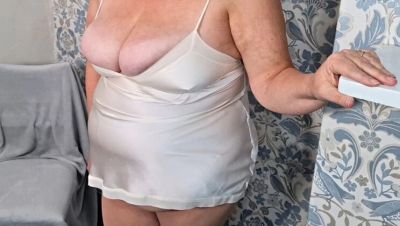 Amateur BBW Wife Homemade - Bury Your Face in Her Massive Natural Tits - xxxfiles.com - Britain