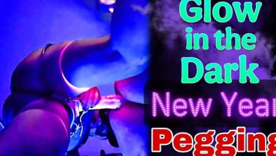 Glow In The Dark Anal Pegging Femdom - Amateur Homemade Masked Slave Training - veryfreeporn.com