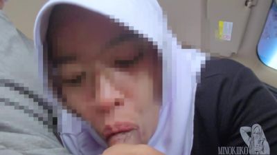 My Hijab Stepsister In Law Running Late, She Give Me A Car Bj For Helping Her - Minokiiko - desi-porntube.com - India