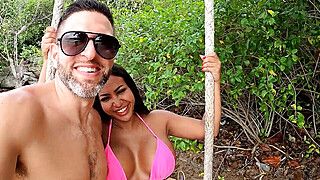 Big Tits Thai Bombshell Gets Picked up in Public Beach - ah-me.com - Thailand