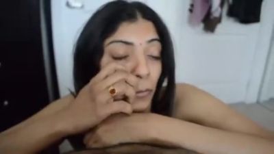 Juicy Desi Babe Sucking Giving Blowjob - Indian Hidden Cams - hotmovs.com - India
