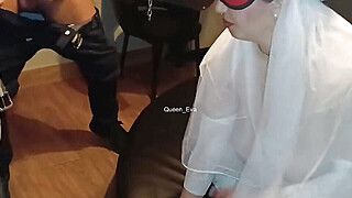 BUKKAKE PARTY - 4 VS 1 - MOGLIE SPOSA USATA DA 4 AMICI DEL MARITO CORNUTO - ah-me.com