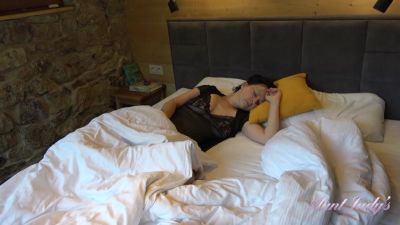 Wanilianna Rainy Day Bedroom Lingerie Masturbation - hotmovs.com