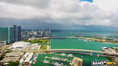 Lots Of Oil For That Sexy Bunny - hotmovs.com