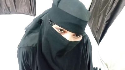 Muslim Girl Perfect Footjob - Desi Teen in Hijab Gives Amazing Foot Fetish Fun - porntry.com - India - China - Indonesia