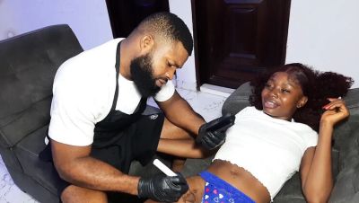 Krissyjoh Fucks Her Client with a Big Black Cock After Tattooing Her Ass and Pussy - veryfreeporn.com - Britain - Nigeria