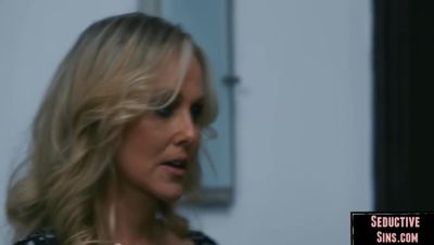 Riley Reign - Apollo Banks - Beauty blonde babe gets cuntsmashed - hotmovs.com - Britain