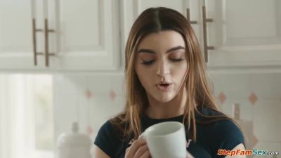 Jay Crew - Teen stepdaughter accidently soaked her stepdad with squirt - hotmovs.com