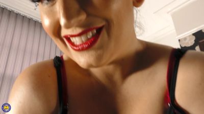 Jasmine De Launay Is A Thick Milf That Loves To Please Herself - hotmovs.com