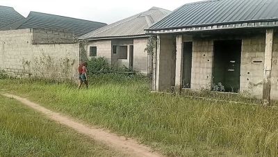 Creamyshuga's Threesome with Two Wives Fucking in Abandoned Building - veryfreeporn.com