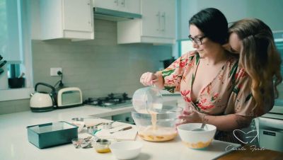 Charlie Forde - Blonde Charlie Forde and Brunette Chasey Devil Lesbian Cake Baking Sex with Big Natural Tits and Glasses - veryfreeporn.com