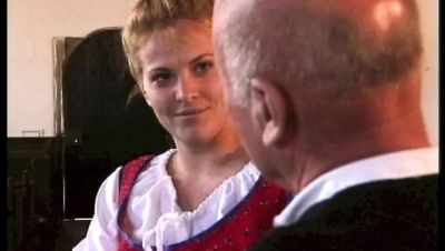 Blonde Babe Rings the Bell and Takes a Big Dick Anal - veryfreeporn.com