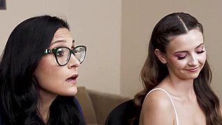 Serenas sexy cleavage sets the tone - ah-me.com