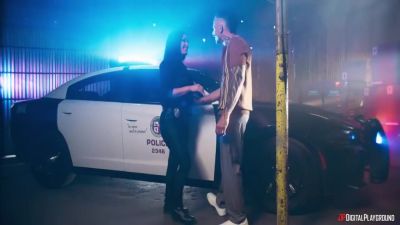 Jennifer White - Corrupt Cop Deepthroats Criminal With Jennifer White And Scott Nails - hotmovs.com