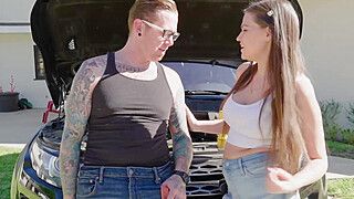 Johnny Goodluck - Brunette babe tips mechanic with blowjob - ah-me.com