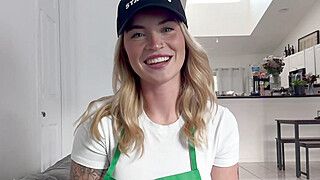 Barista Girl Cheats on Boyfriend while He's at Work "i Bet You Would Fuck Me ... - ah-me.com