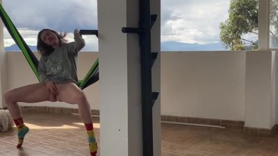 Gringa Orgasmo A Chorro En La Hamaca With Emily Rose - hclips.com