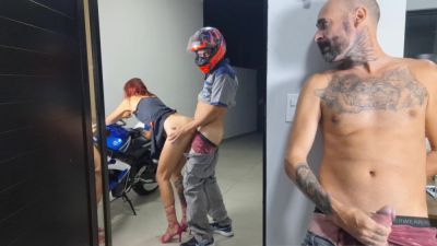 Esposa Recebe Motoboy E Corno Se Masturba! - hclips.com