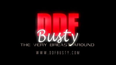 Two peaches at the poolside - hotmovs.com - Britain - Czech Republic