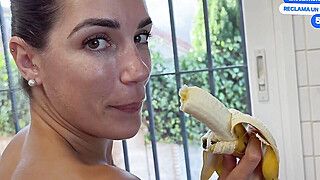 Mi compañera de piso comiéndose un plátano bien lento… no debí entrar a la cocina con esa boca ocupa - ah-me.com